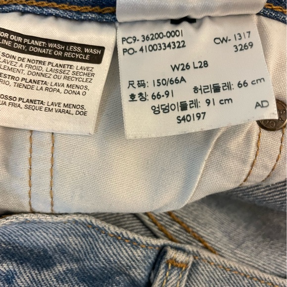 Perfectly Distressed Levi’s 501 midrise jeans size 26 - Picture 7 of 7